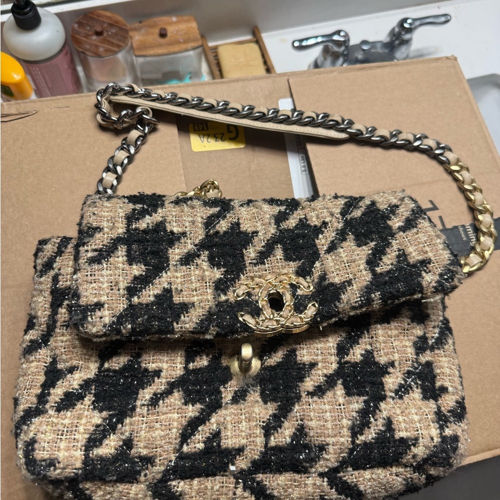 CC 19 Beige & Black Houndstooth Tweed Shoulder Bag PURSE